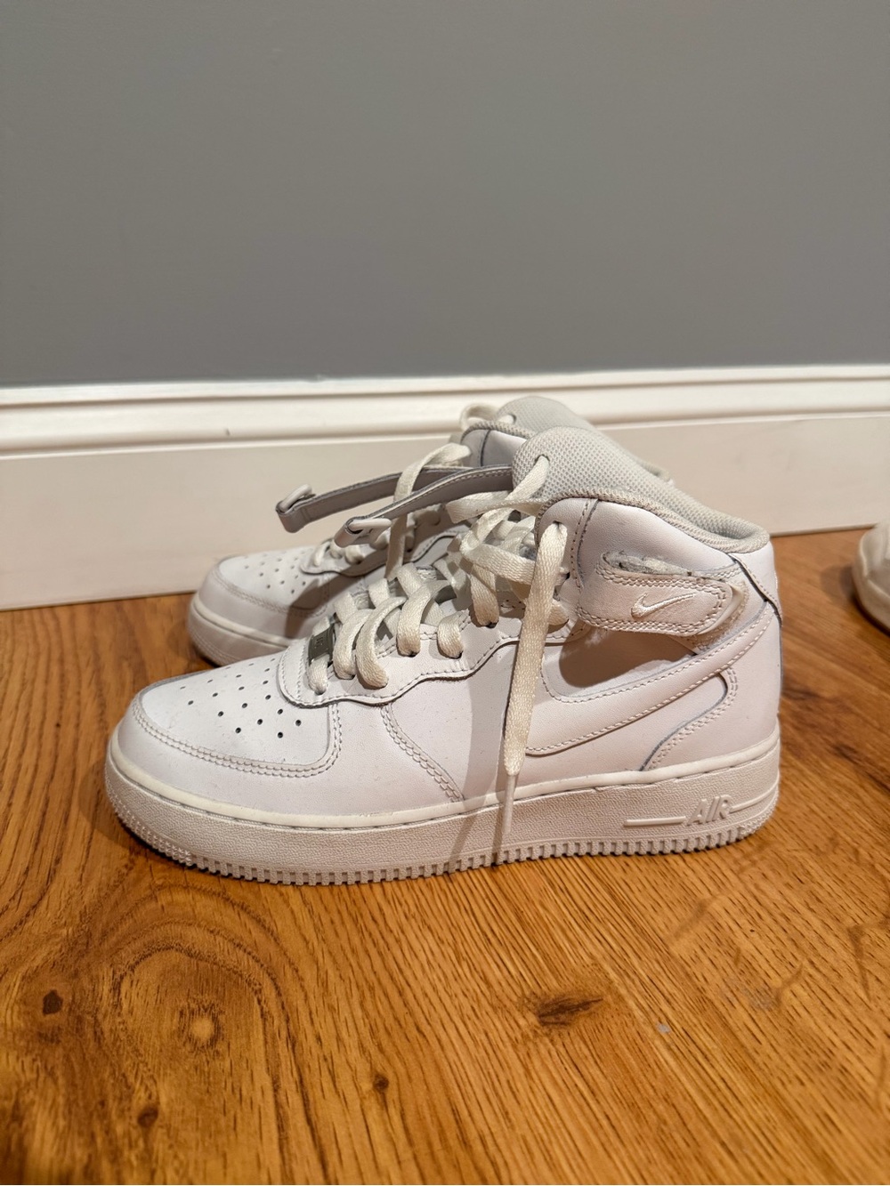 Nike Air Force 1 Mid LE